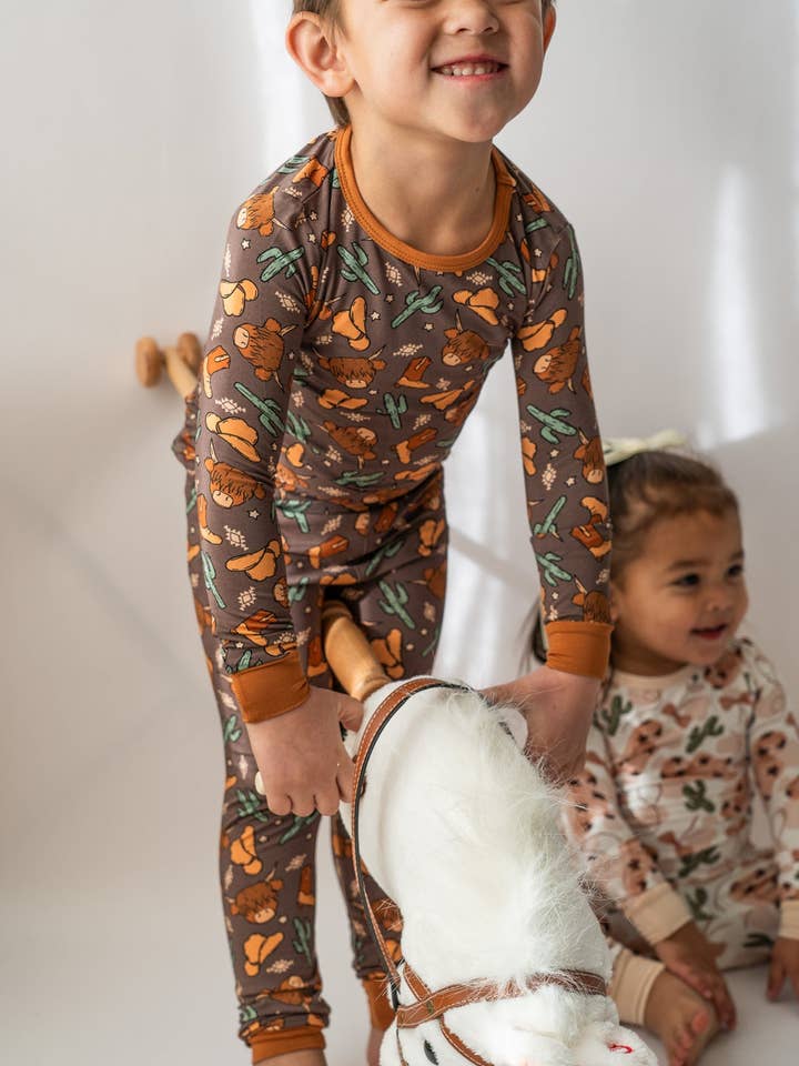 Highland Cow 2-delt pyjamasæt for engroshandel hos House of Henry