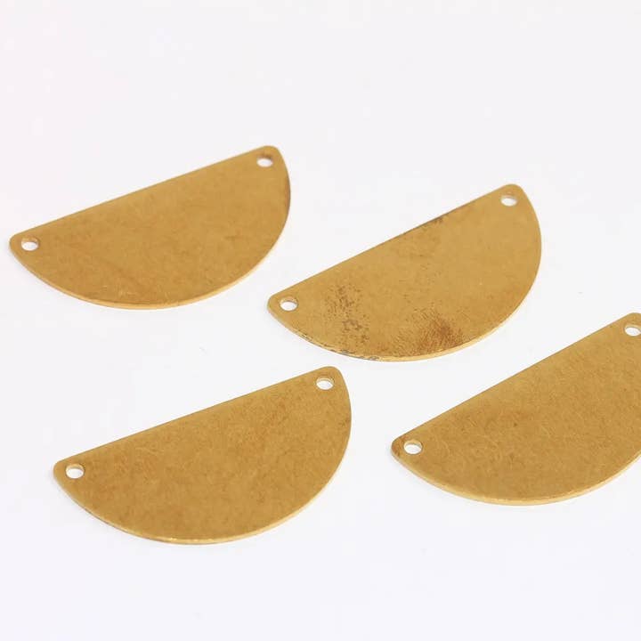 Pendentif Demi-lune en Laiton Brut 15x29mm, MTE810 pour la vente par QueenJewelryM