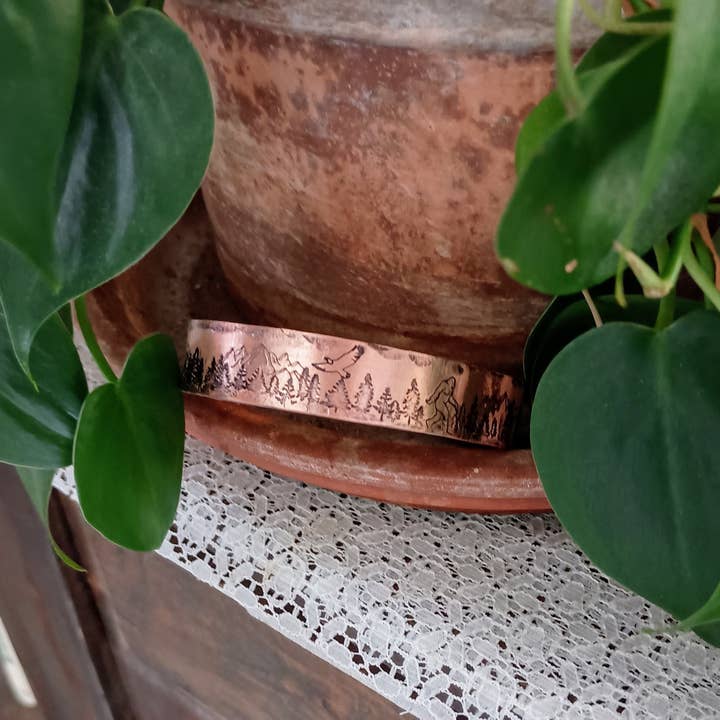 Bigfoot-Sichtung Berg-Manschettenarmband für den Großhandel von Little Wander Shop