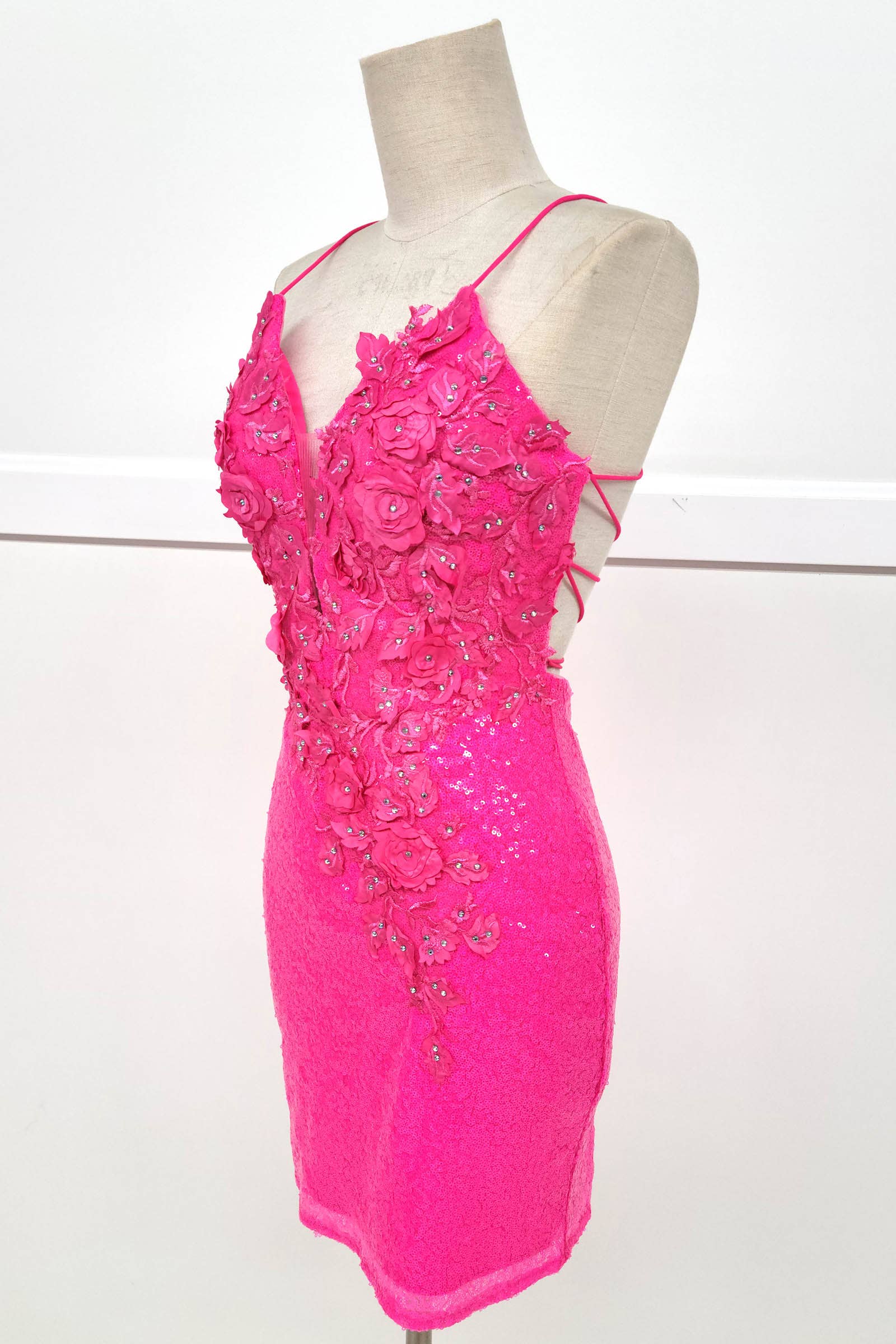 Chicas - Wholesale Jurk - Dames - Bodycon pailletten mini-jurk met bloemen en bandjes C80738