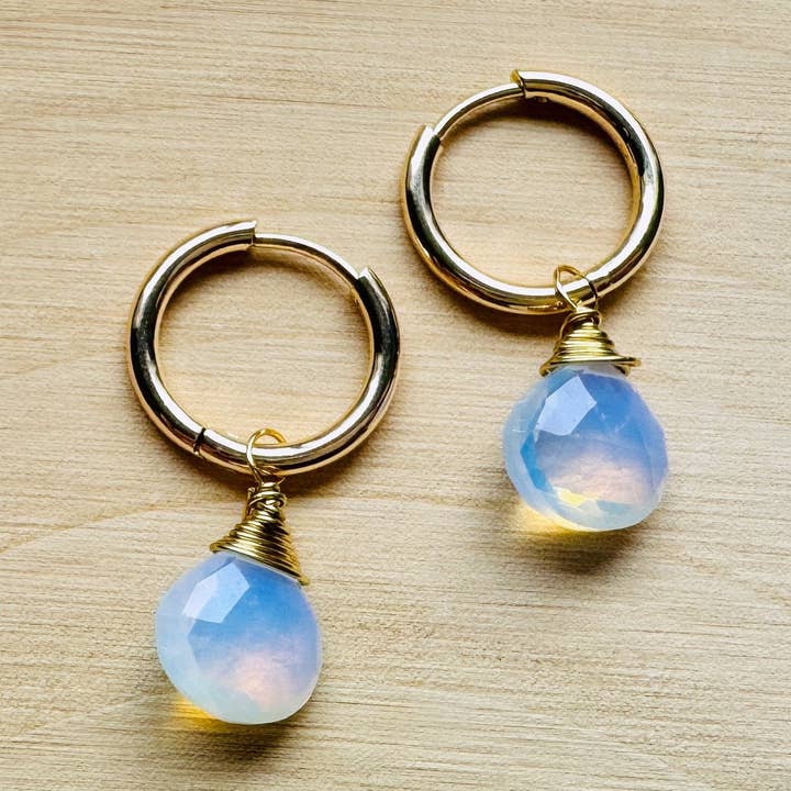 Opalit Huggie Hoop Øreringe til Bedste Ven og Bryllup for engroshandel hos Same Sunset Design