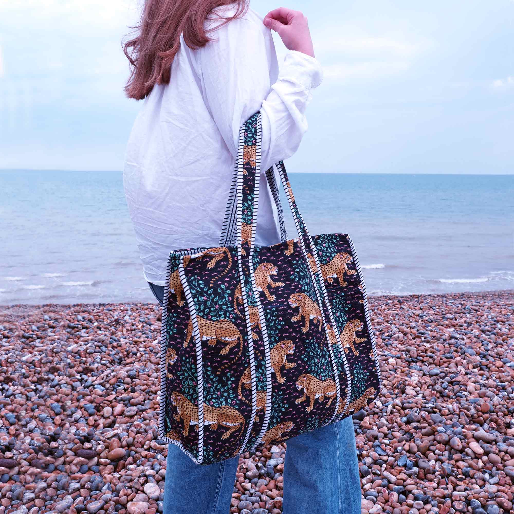 The Paper High Gift Company Limited - Wholesale Tote Bag - Women's - Reversible Cheetah Print Quilted Cotton Tote Bag1