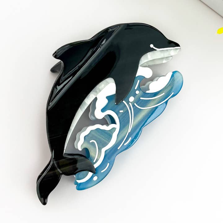 Vrolijke Speelse Springende Dolfijn & Golven Haar Klauw Clip voor wholesale door TheDivaSoap