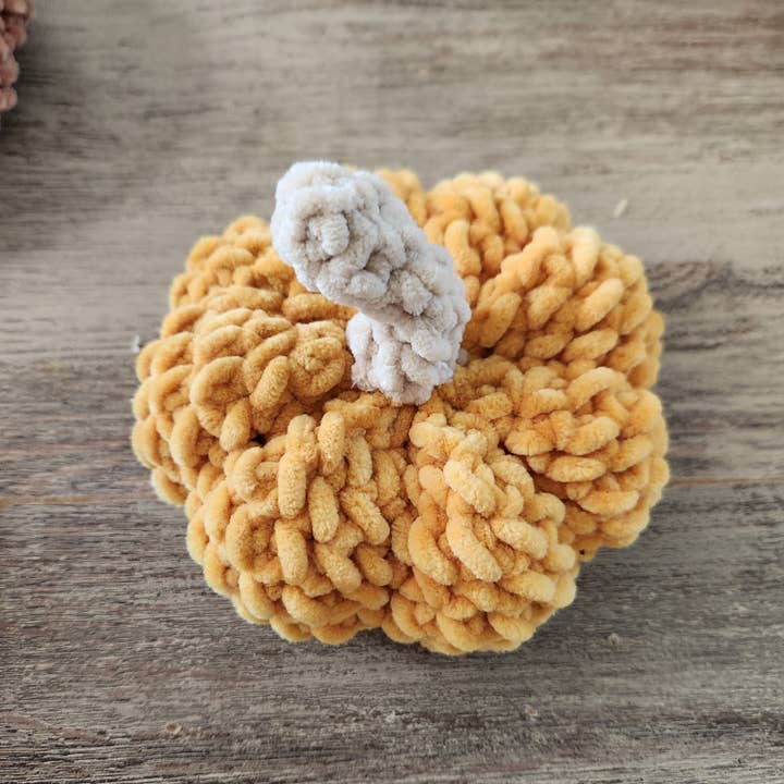 Naturalmarjory - Wholesale Decorative Tabletop Object - Crocheted Small Pumpkins - Cozy Autumn Decor2