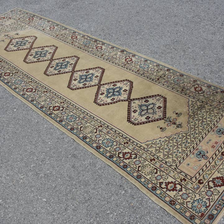 Tapis 3,5 × 10,9 pieds, tapis turc, tapis floral vintage en laine marron pour la vente par Vintage Rugs Loom
