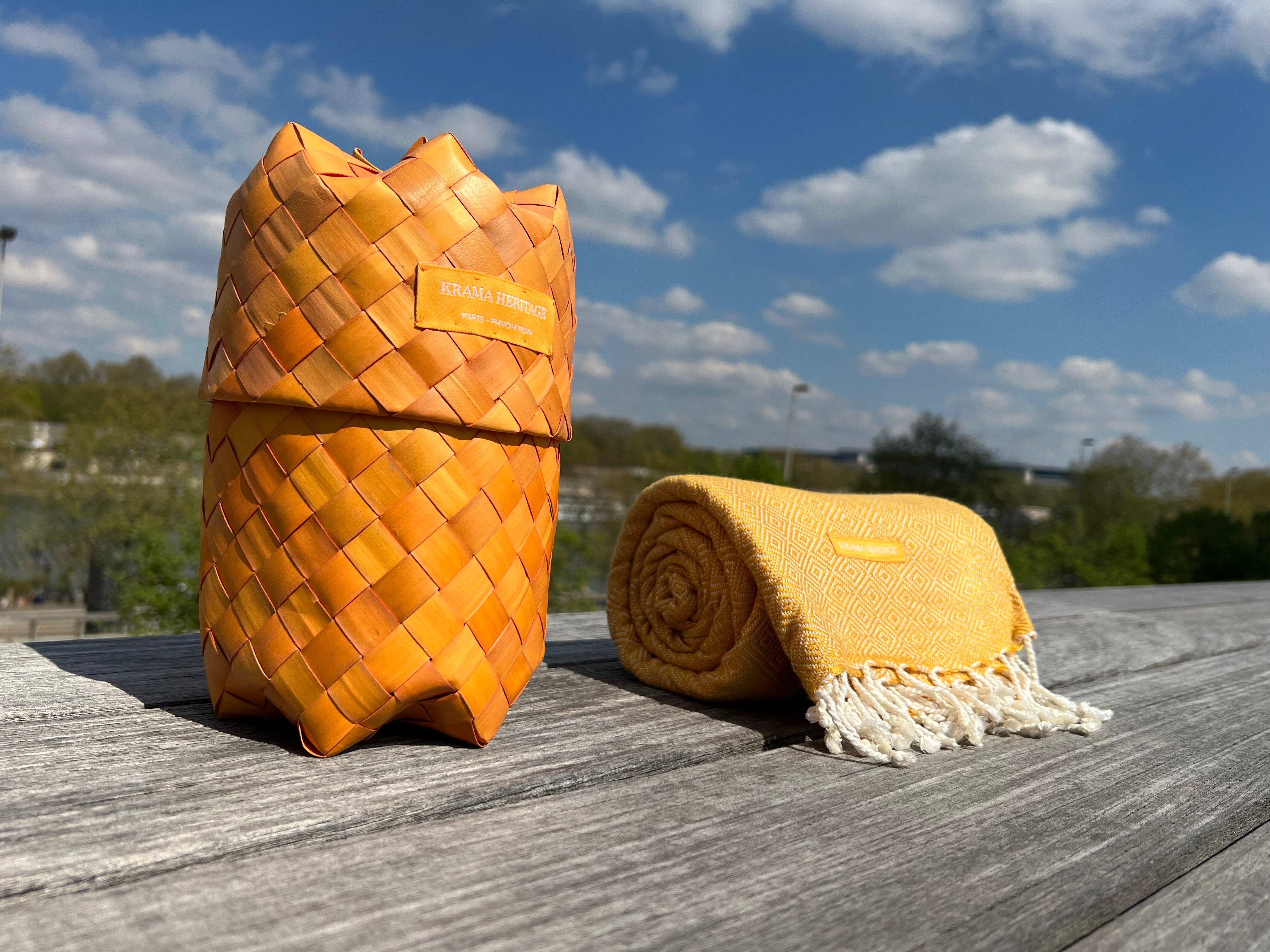 Krama Heritage – Cachecol - Mulher por atacado – O Grande Krama Quente Espesso Ouro na sua caixa de folha de palmeira - Mulher4