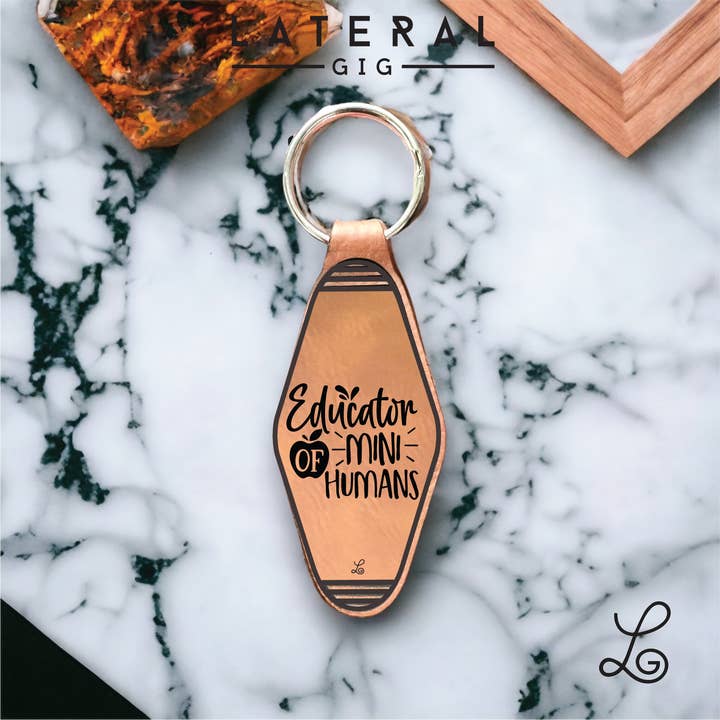 Docent van Mini Humans lederen sleutelhanger voor wholesale door Lateral Gig
