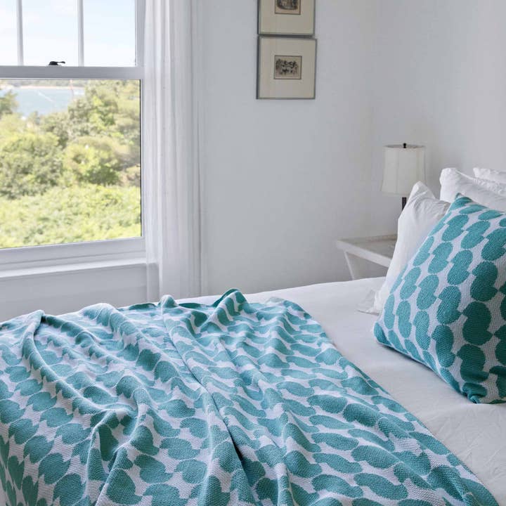 Indoor | Outdoor Sustainable Knit Throw Blanket - Poly Juki by Petra Kaksonen for wholesale by In2Green