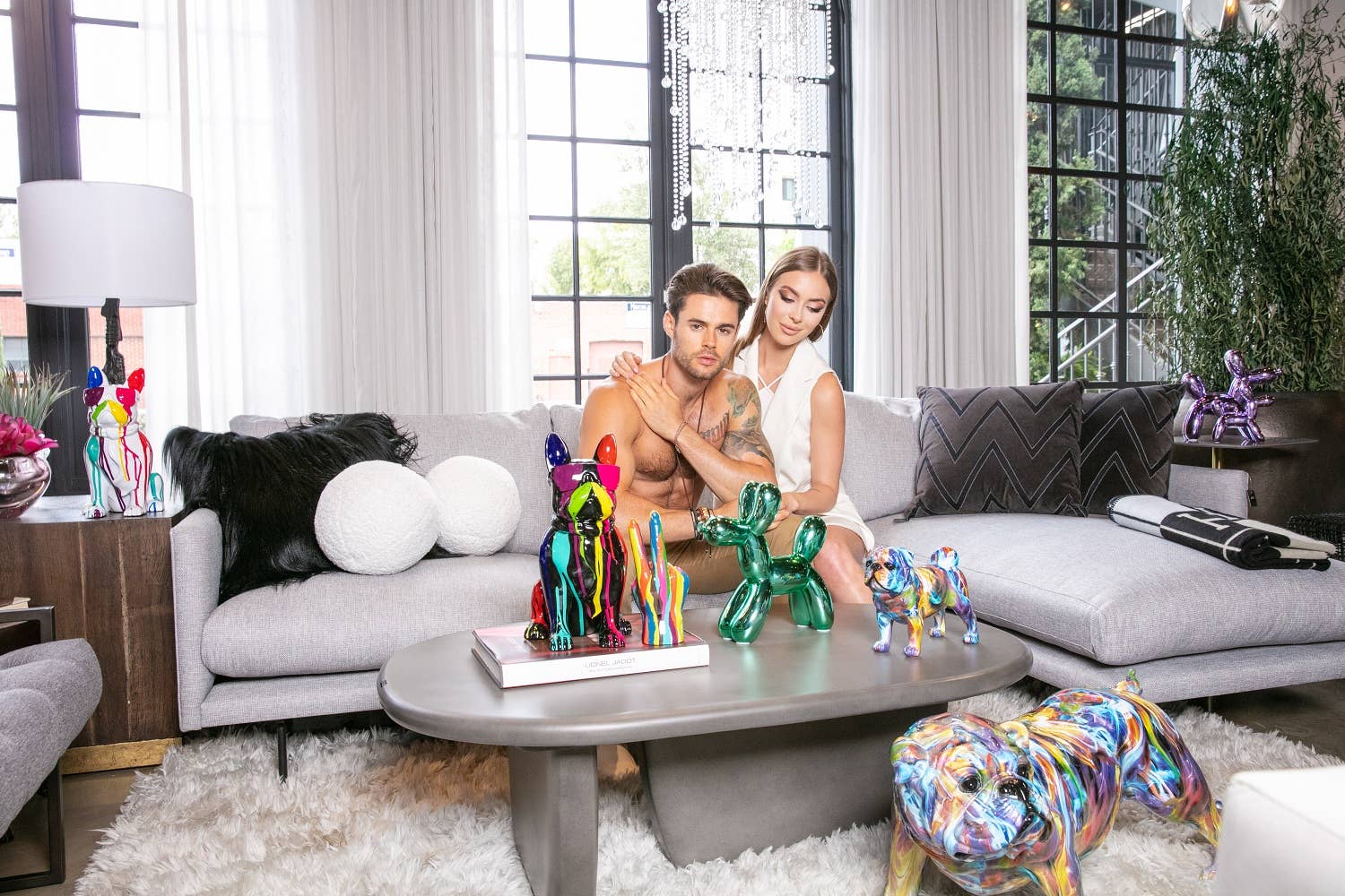 Interior Illusions Plus – Escultura por atacado – Escultura Expressionista Pintada em Bulldog c/ óculos - 14" altura9