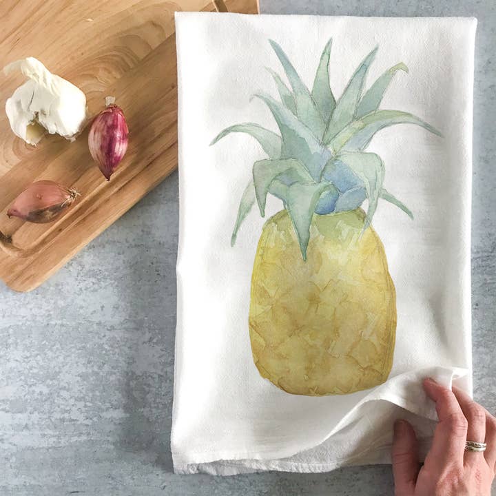 Serviette de sac à farine à imprimé ananas aquarelle pour la vente par Look Alike Portraits LLC