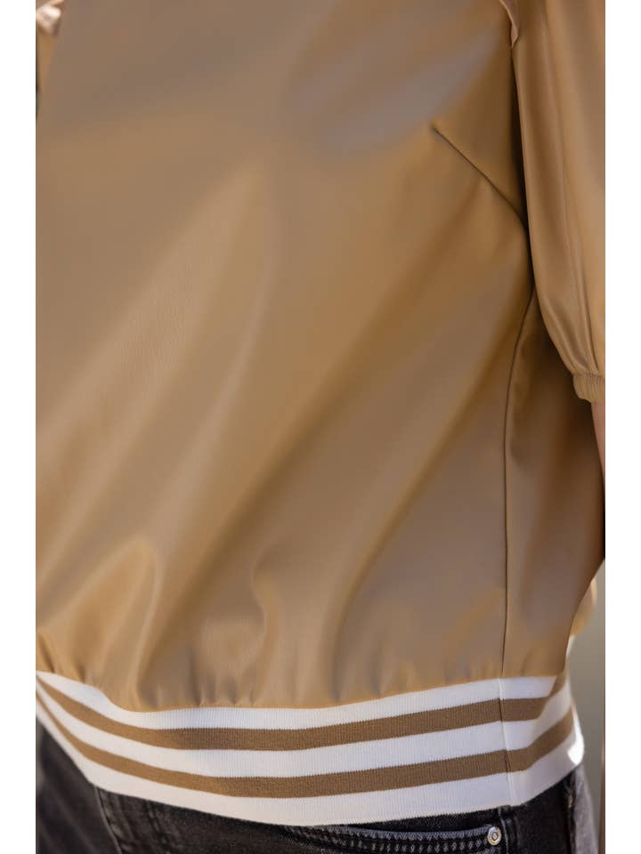 VOY – Blusa - Mulher por atacado – 34534 Blusa com pulseira listrada em pele sintética com babados9