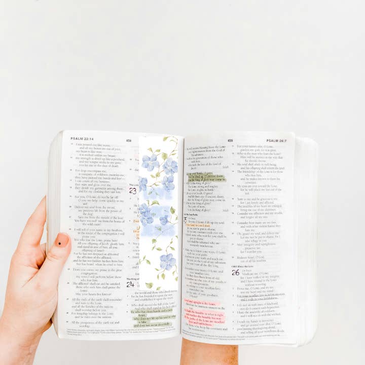 Marque-page chrétien bleu floral Aime comme Jésus pour la vente par 726 Market