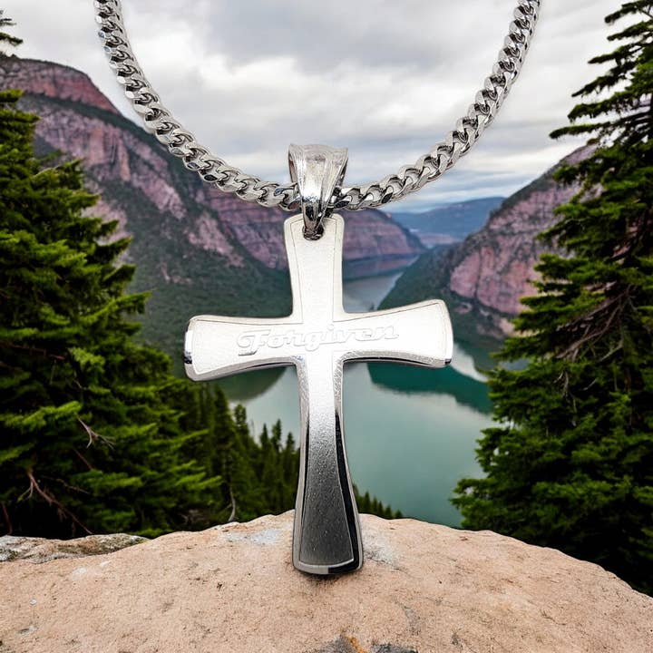 Collier à maillons gourmette en acier inoxydable finition croix pardonnée pour la vente par Forgiven Jewelry