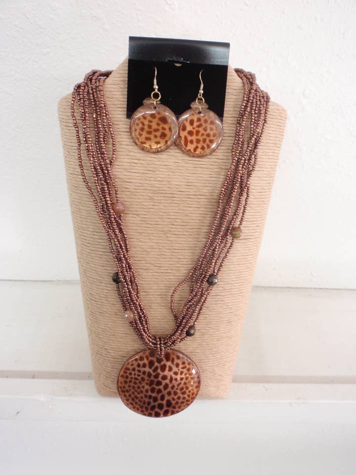 8 STRANDS BROWN BEADS WITH PENDANT NECKLACE SET 17921 for wholesale by International Duru's