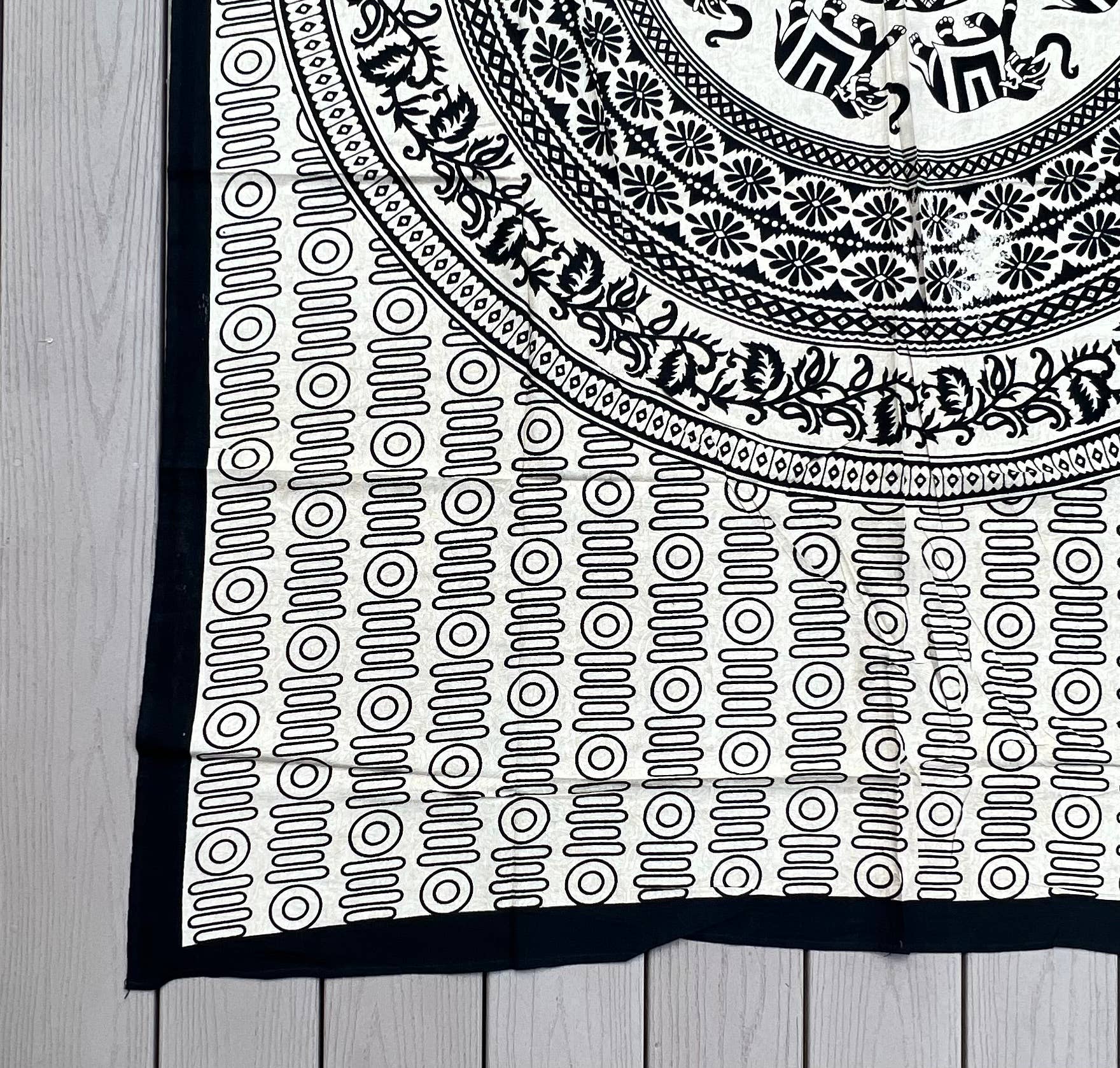 Lungta Imports - Vendita all'ingrosso Arazzi/Tessuti d'arredo - Arazzo Elephant Mandala 80 «X50" Bianco23