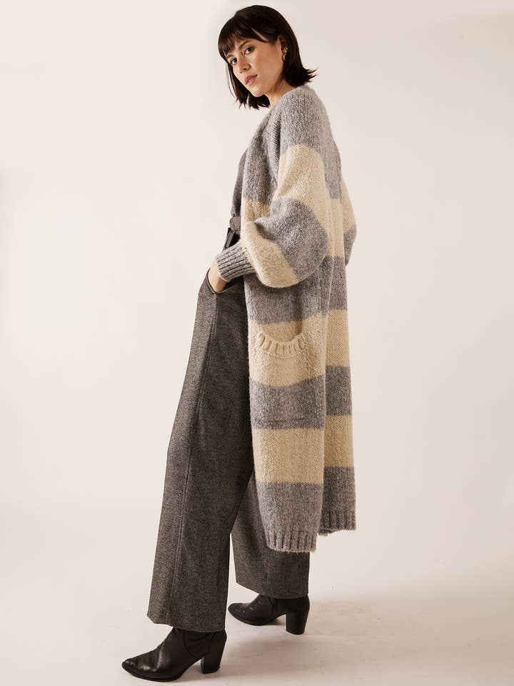 JULIA PARIS – Engroshandel Cardigan - Dame – Lang stribet cardigan i uldblanding
