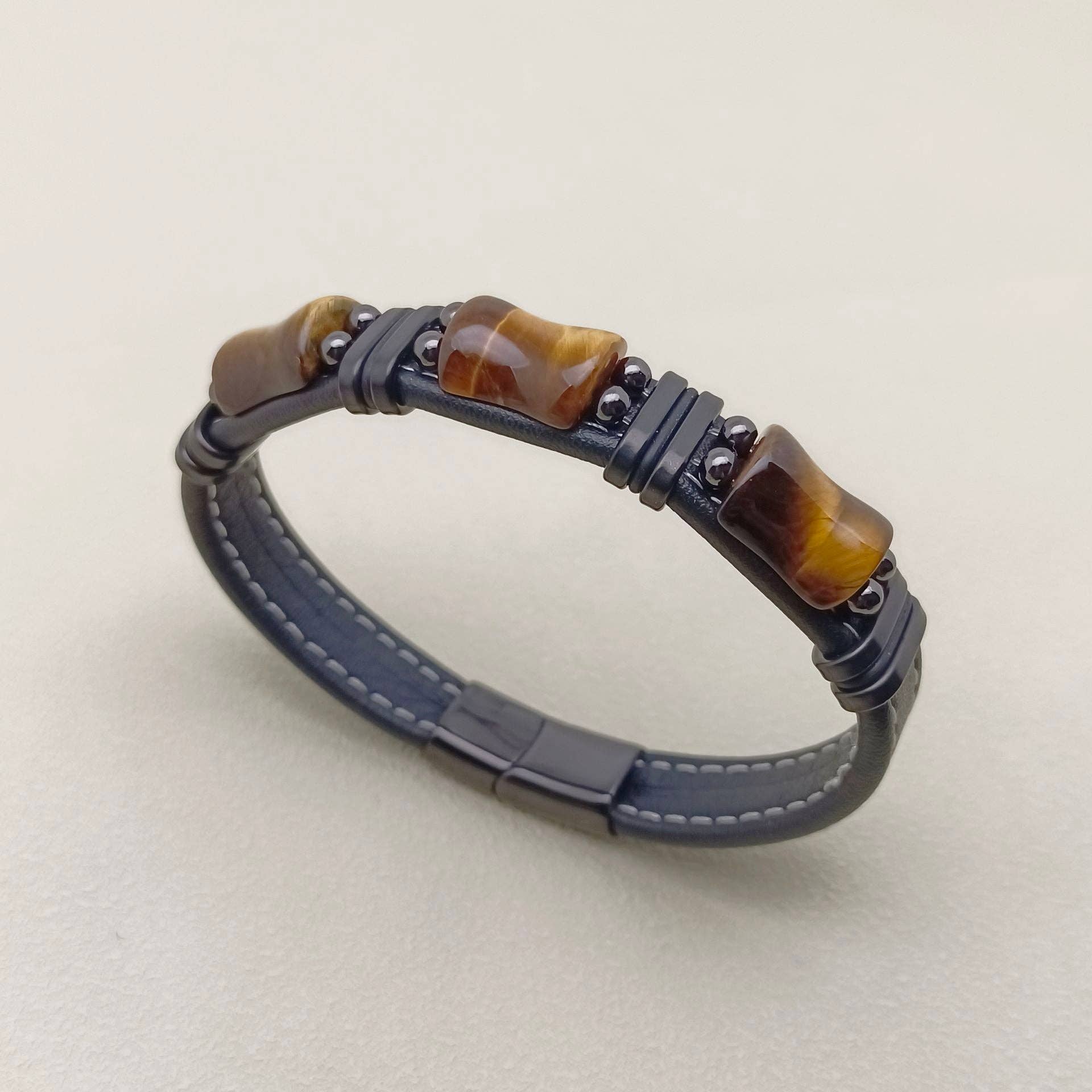 Mio Queena - Vendita all'ingrosso Bracciale a polsino - Bracciale da uomo in pelle con charme in pietra occhio di tigre - MJ/BC0