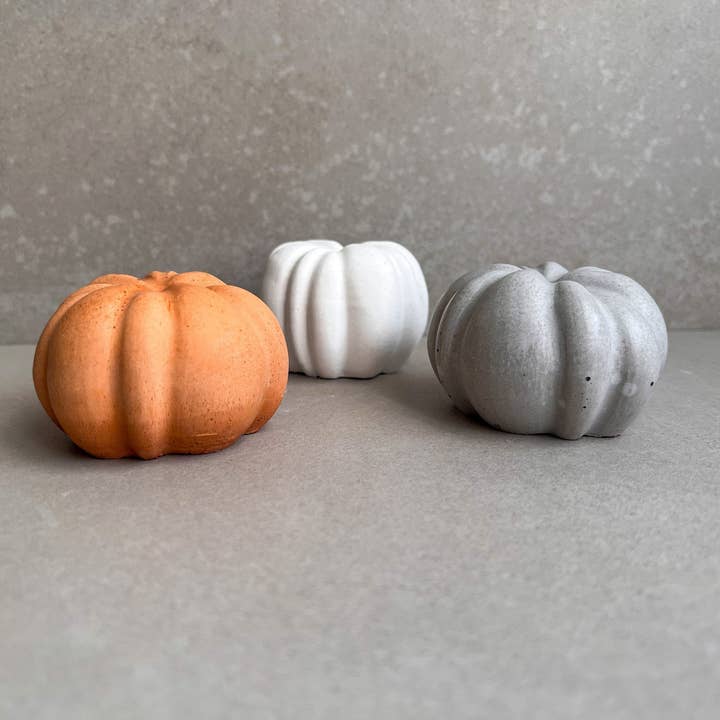 Lille betongræskar, cementefterårsindretning, minimalistisk Thanksgiving-bordaccent, Halloween-ornament, stengræskarstatue, efterårsboligindretning for engroshandel hos Minimal Loot Design