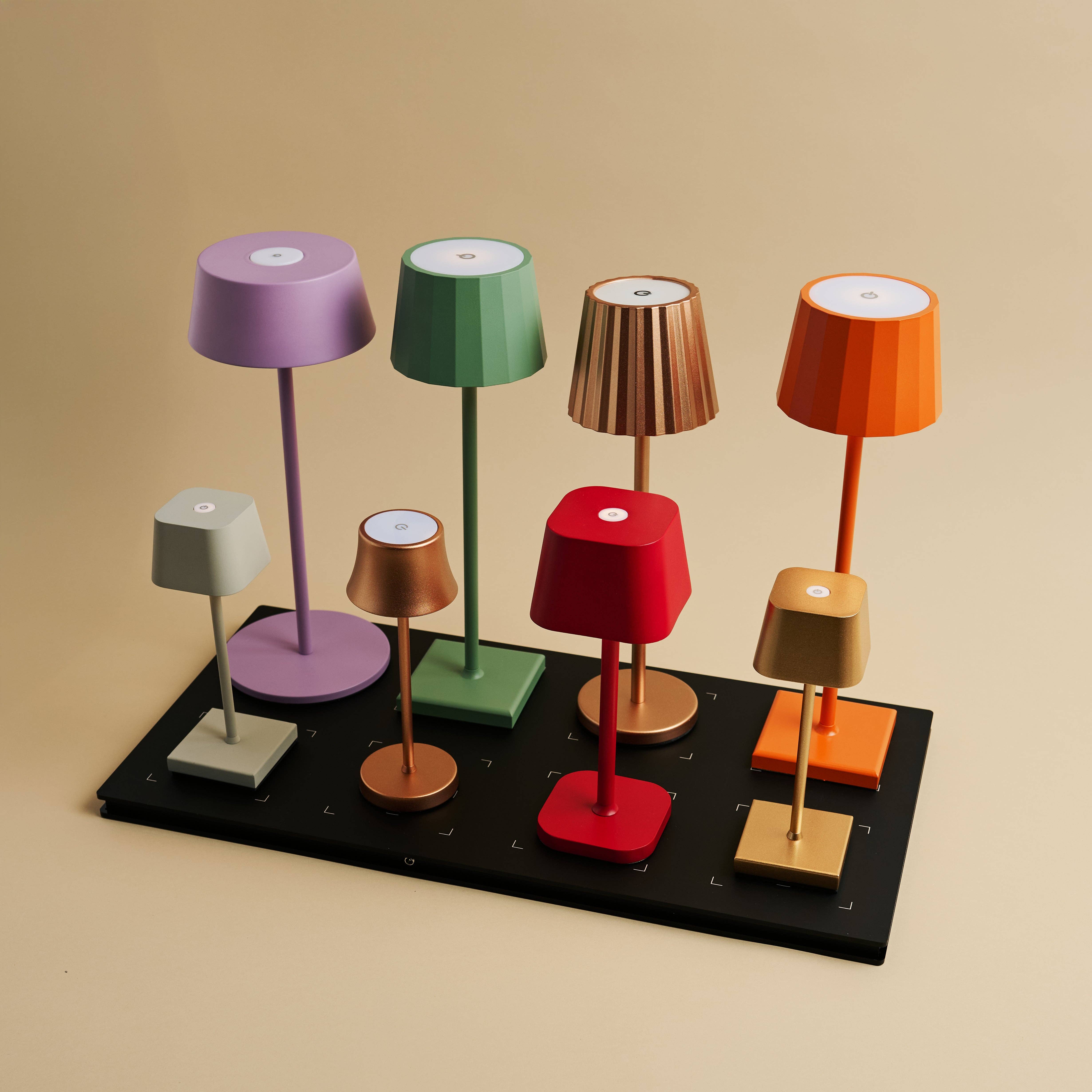 Tavellio - Wholesale Charging Cable - Central Station Wireless Charging Station with 8 Charging Ports – Easy & Functional with Q1-Technology1