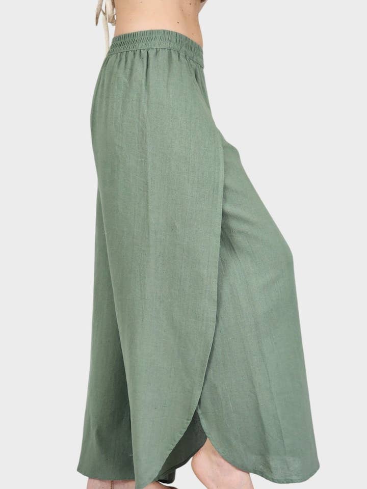 Pantalon Fly Away en jute Sage pour la vente par Sacred Ceremony