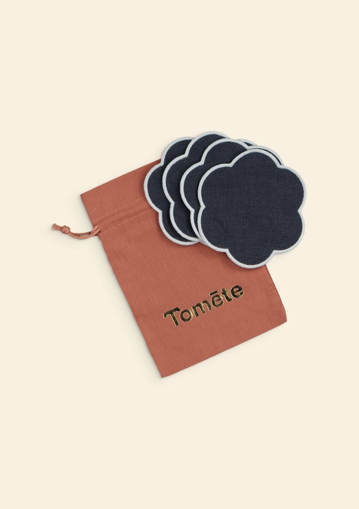 Skifferblå & Vit De linneunderlägg med volang i skifferblått och vitt (set om 4) för wholesale på Faire0