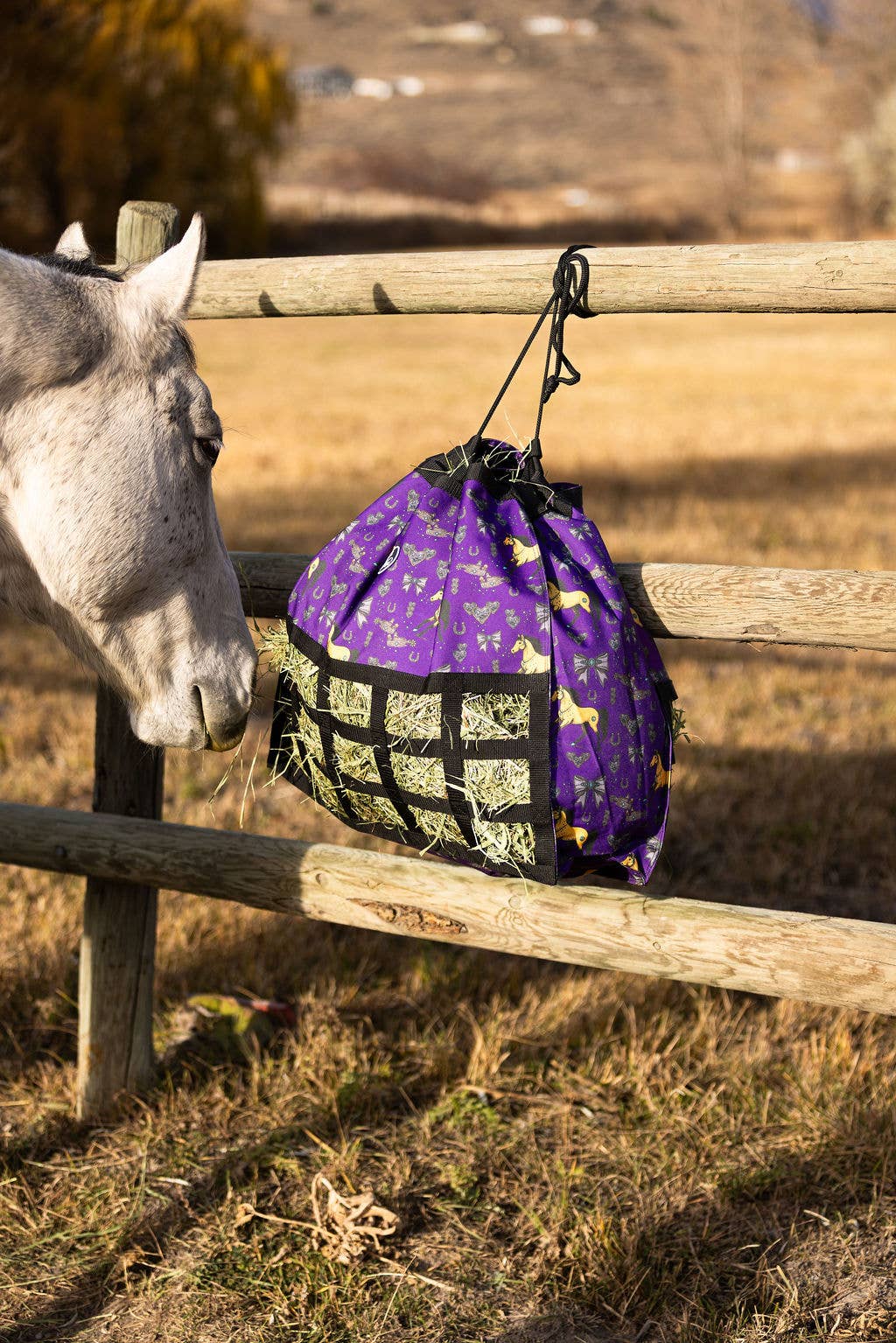 Schulz Equine - Vente Équipement d’équitation - Sac à foin Happy Trailer en nylon 600D résistant23