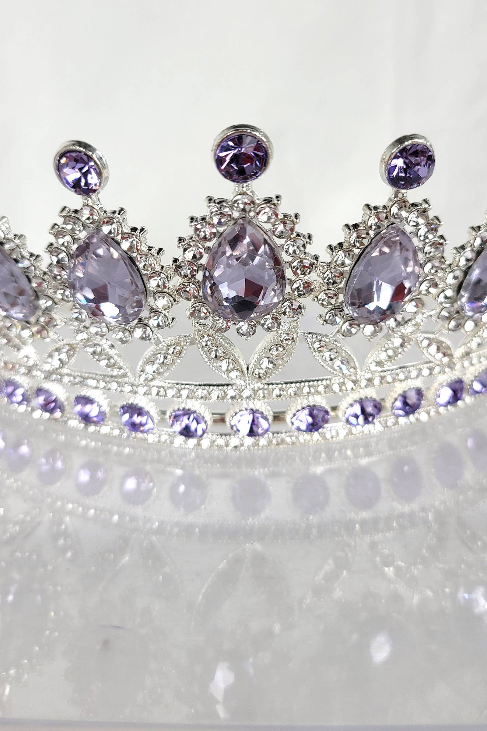 Chicas - Wholesale Tiara - Women's - One Size Fits All Metal Tiara With Jewel Rhinestones HT879-44