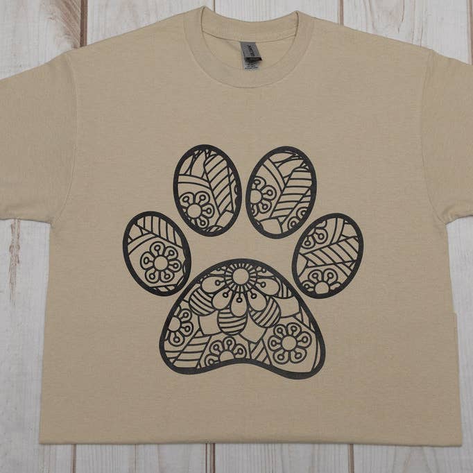 T-shirt Mandala Dog Paw pour la vente par Rescue Dogs Rock T-shirts