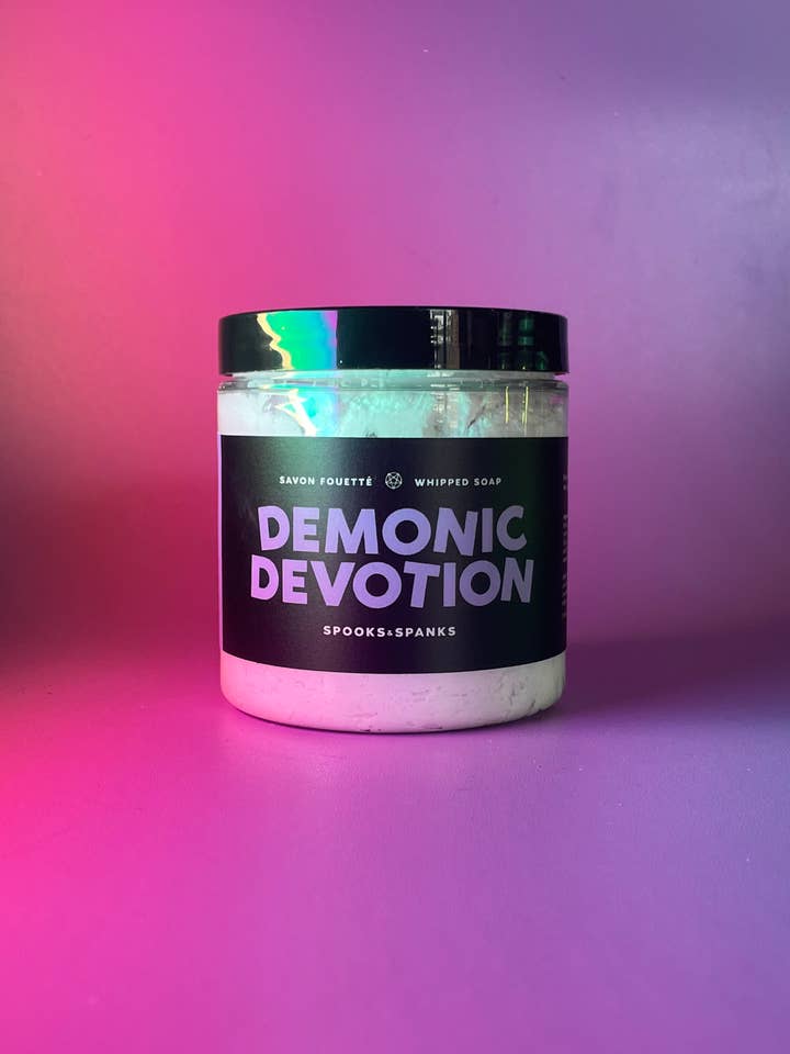 Demonic Devotion baja blossom + sapone montato in cashmere alla vaniglia per la vendita all'ingrosso da parte di Spooks & Spanks