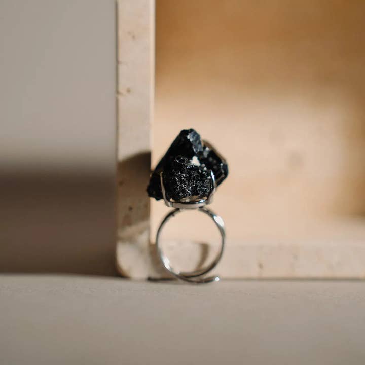 PHOEBE´S - Wholesale Cocktail/Statement Ring - Anillo de Turmalina Negra Natural – Ajustable en Oro o Plata5