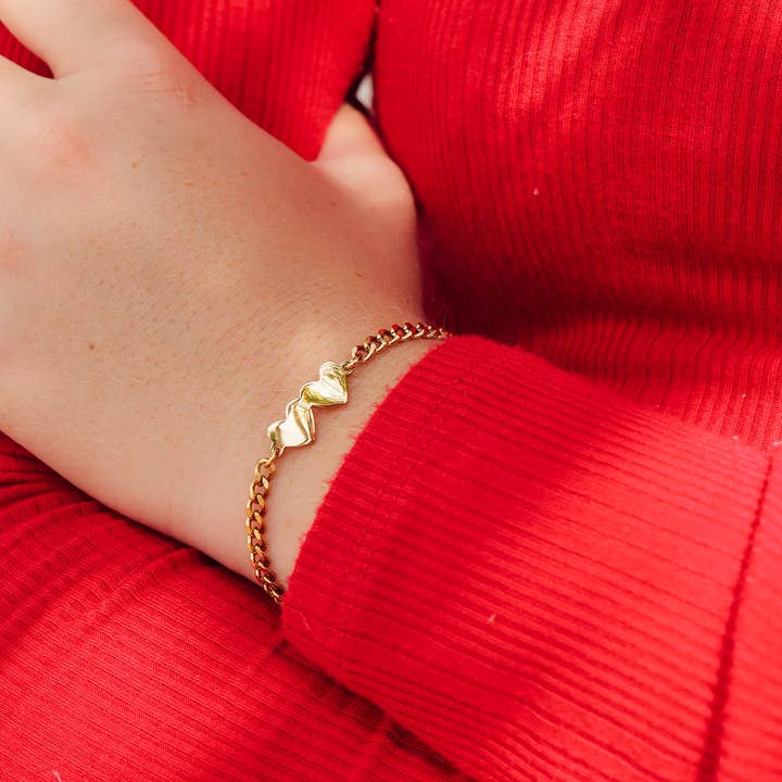 WJW - Wholesale Link & Chain Bracelet - 18K Gold PVD Stainless Steel Engravable 2 Hearts on Curb Chain Bracelet3