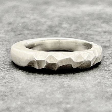 Diamon carved band ring pour la vente par Black Rock Jewel