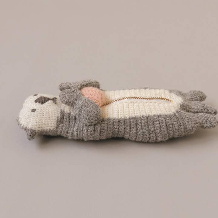 DIY Otter Crochet Pouch Kit with Shell Zipper Pull for wholesale by 「FUNJI」In Japan