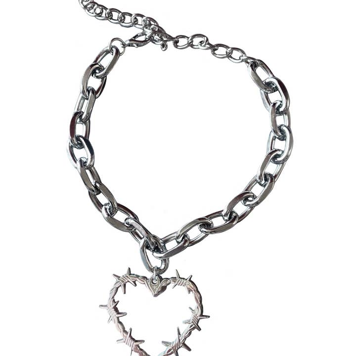 Collier ras du cou chaîne cœur en fil de fer barbelé pour la vente par Creepy Gals