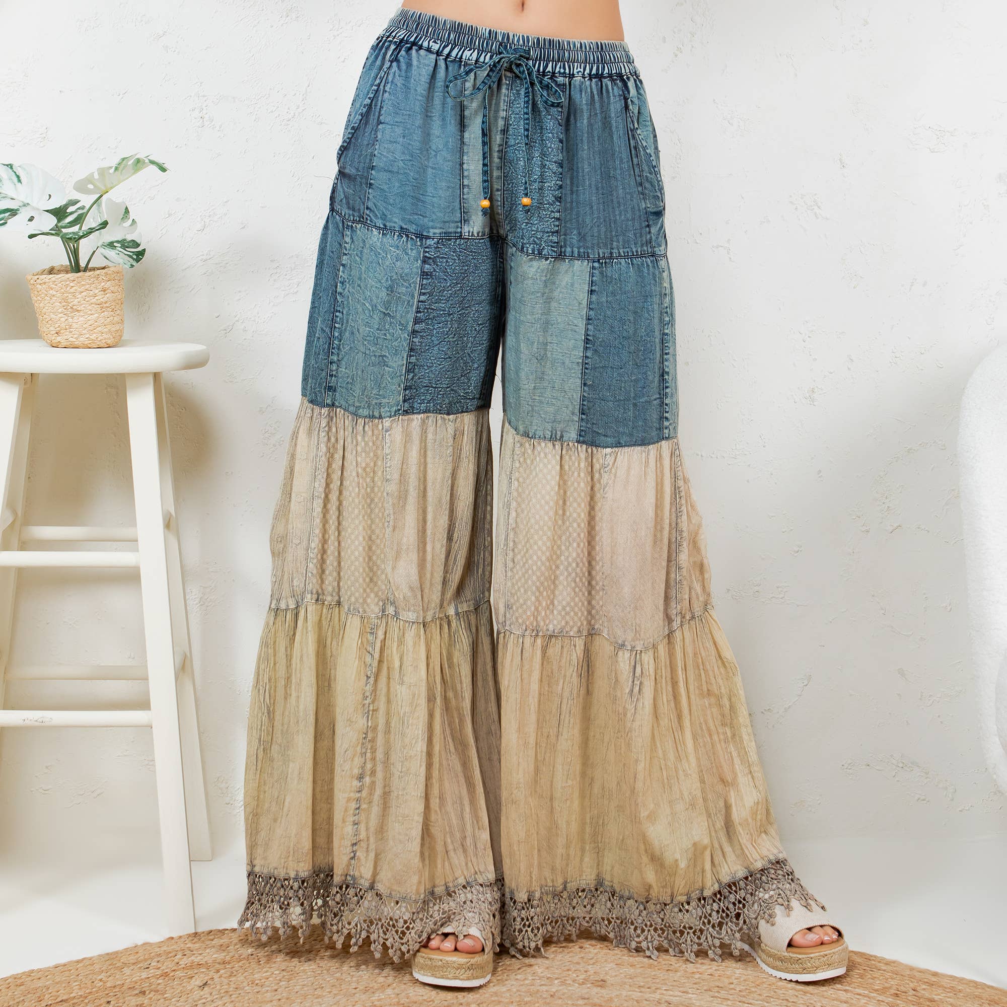 Young Threads - Vendita all'ingrosso Pantalone - Donna - Pantaloni lunghi in denim ispirati al boho con toppa solida (nuovo colore)1