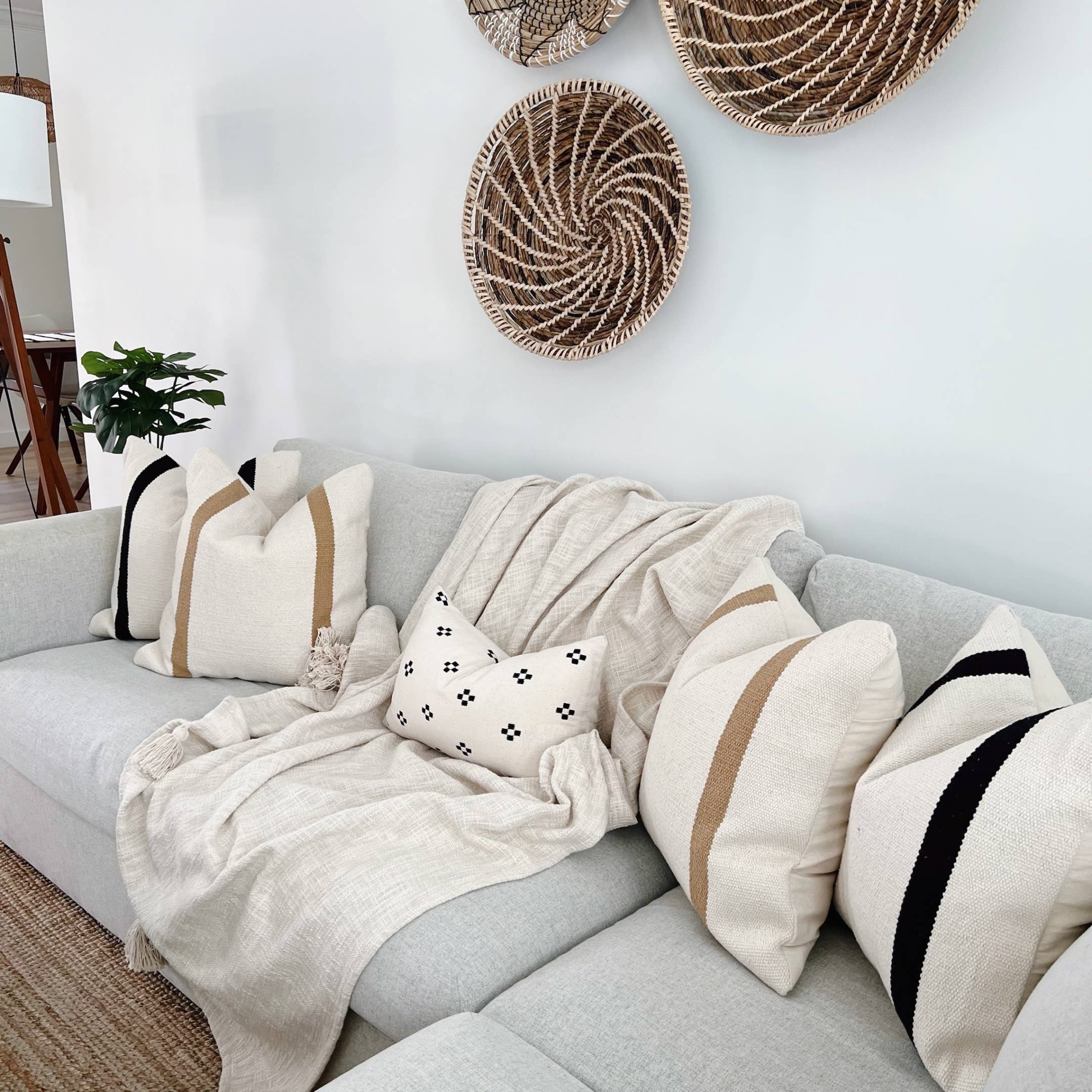 theHOMEmind – wholesale Prydnadskuddfodral – Anema randigt Kilim Örngott4