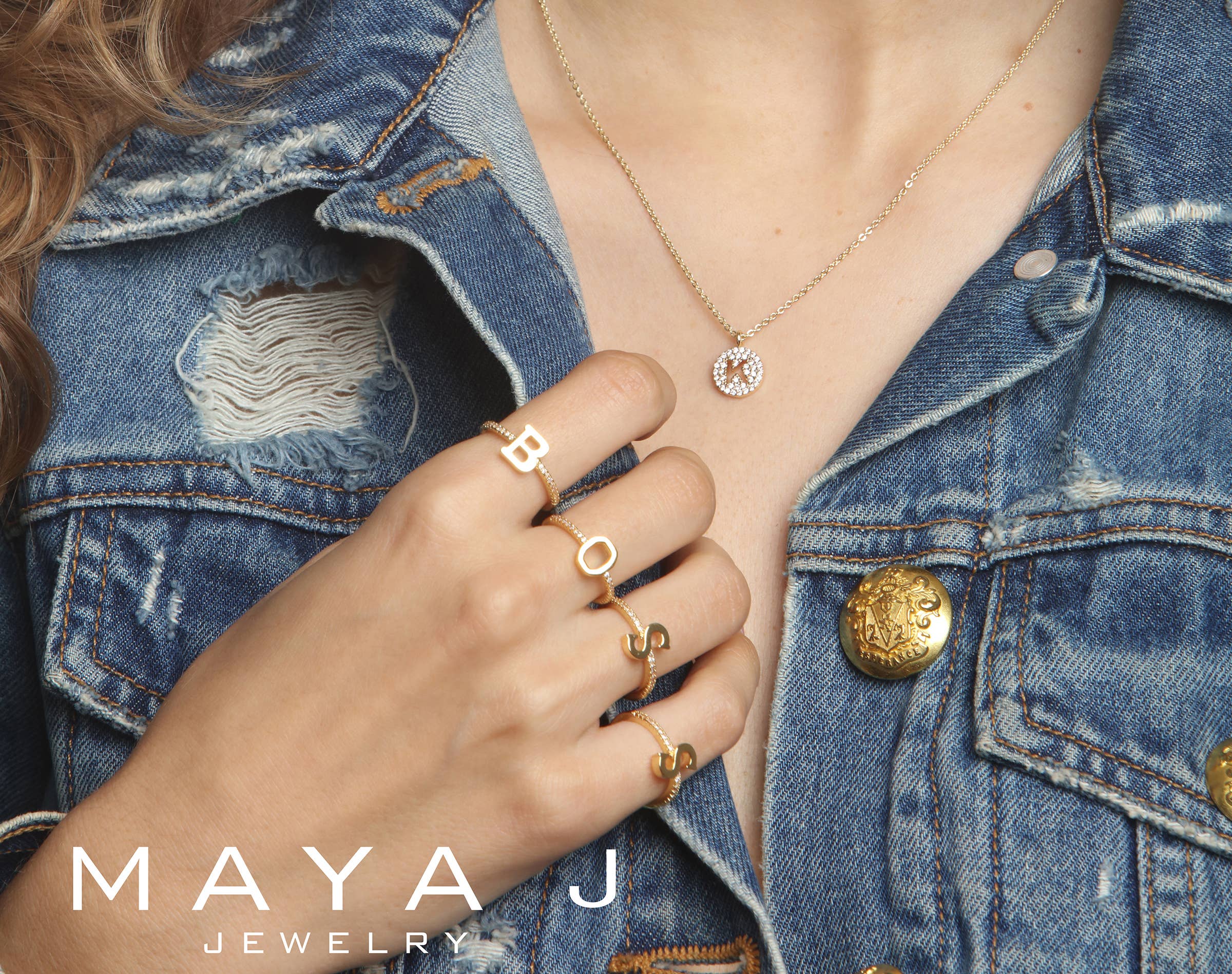 Maya J - Vente Anneau/bague à empiler - Bagues Initiales Ajustables Plaquées Or 14K - Présentation Complète6