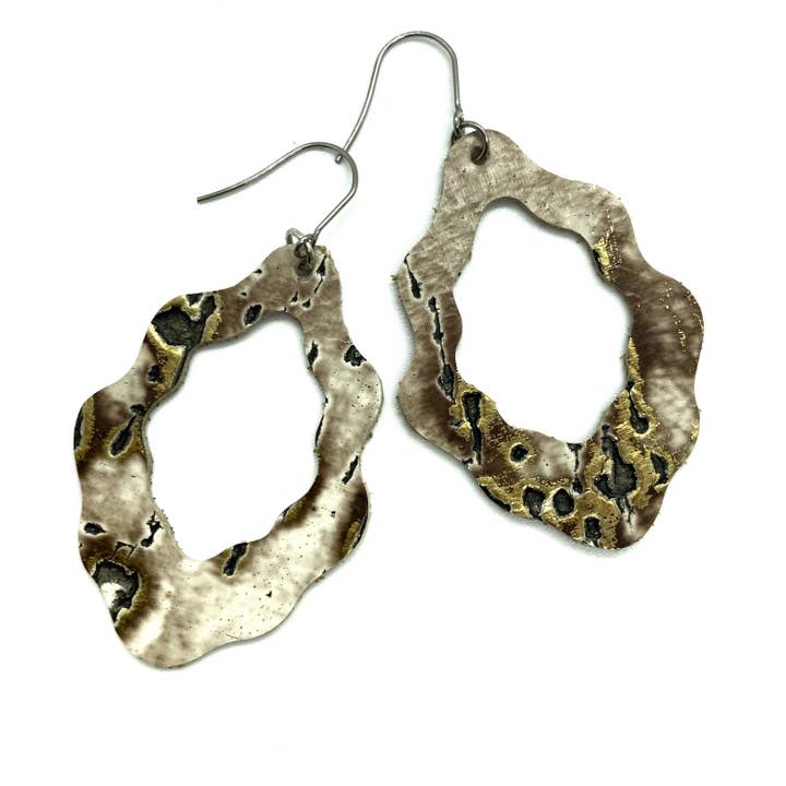 The Basics - 2" Rustic Cream Scallop for wholesale by The Pink Antler Accessory Co.