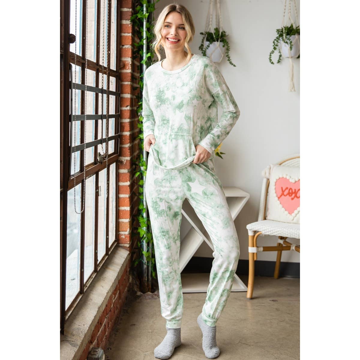 Veveret - Wholesale Lounge Set - Women's - Star Print FrenchTerry Top and Jogger Pants Set4