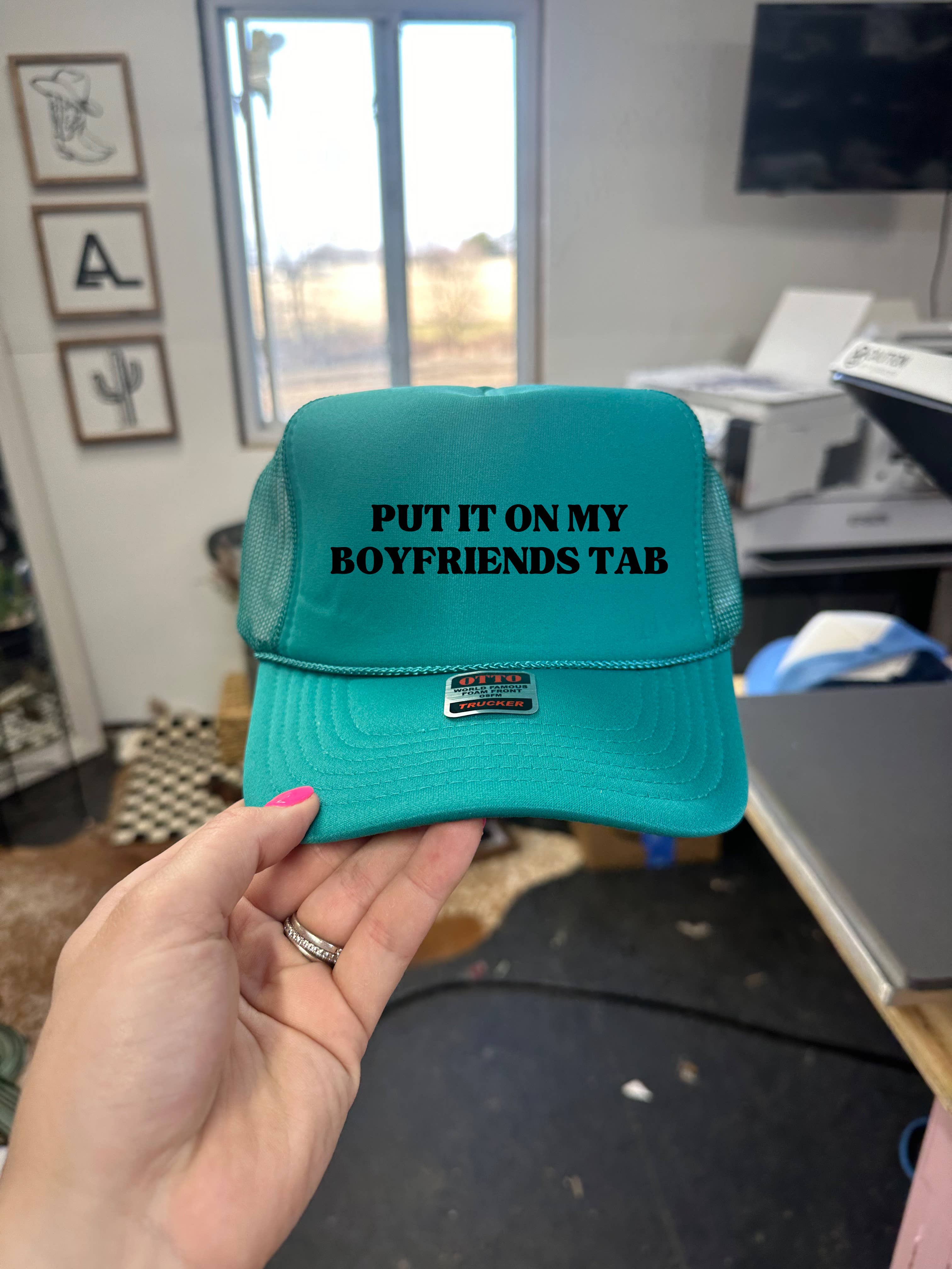 The Walking A – Großhandel Trucker-Cap – Damen – ZIEH ES AN... TAB3