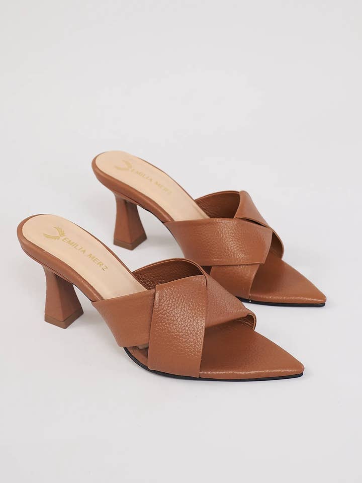 Talons ouverts Monaco - Marron pour la vente par Emilia Merz