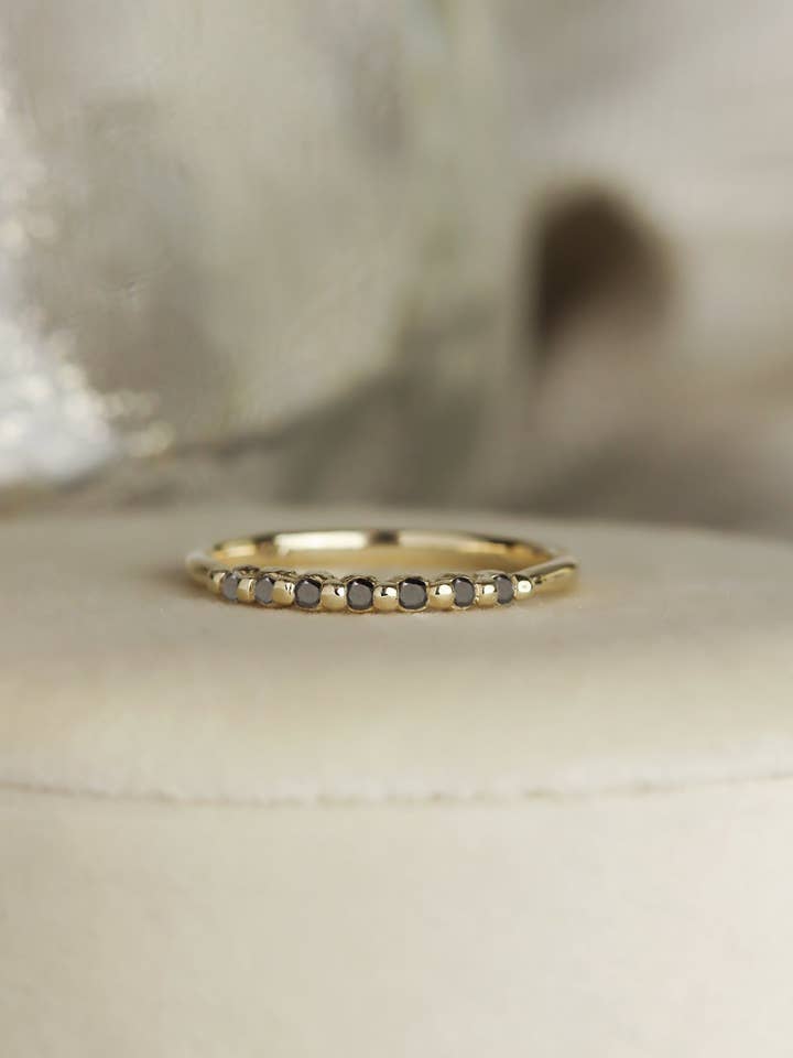 Massief gouden tijdloze zwarte diamanten ring voor wholesale door Lacee Alexandra Jewelry