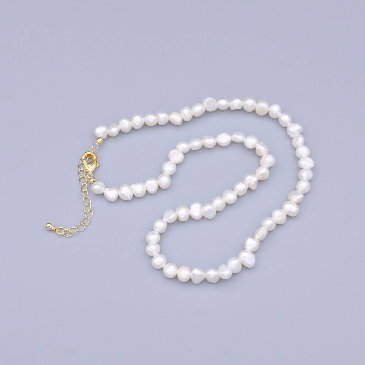 Aim Eternal - Vente Collier ras-de-cou - Collier ras du cou en perles fait main, chaîne de perles de riz, collier en nacre, collier avec chaîne dorée perlée de 38,6 cm + 5 cm d'extension WA-29150