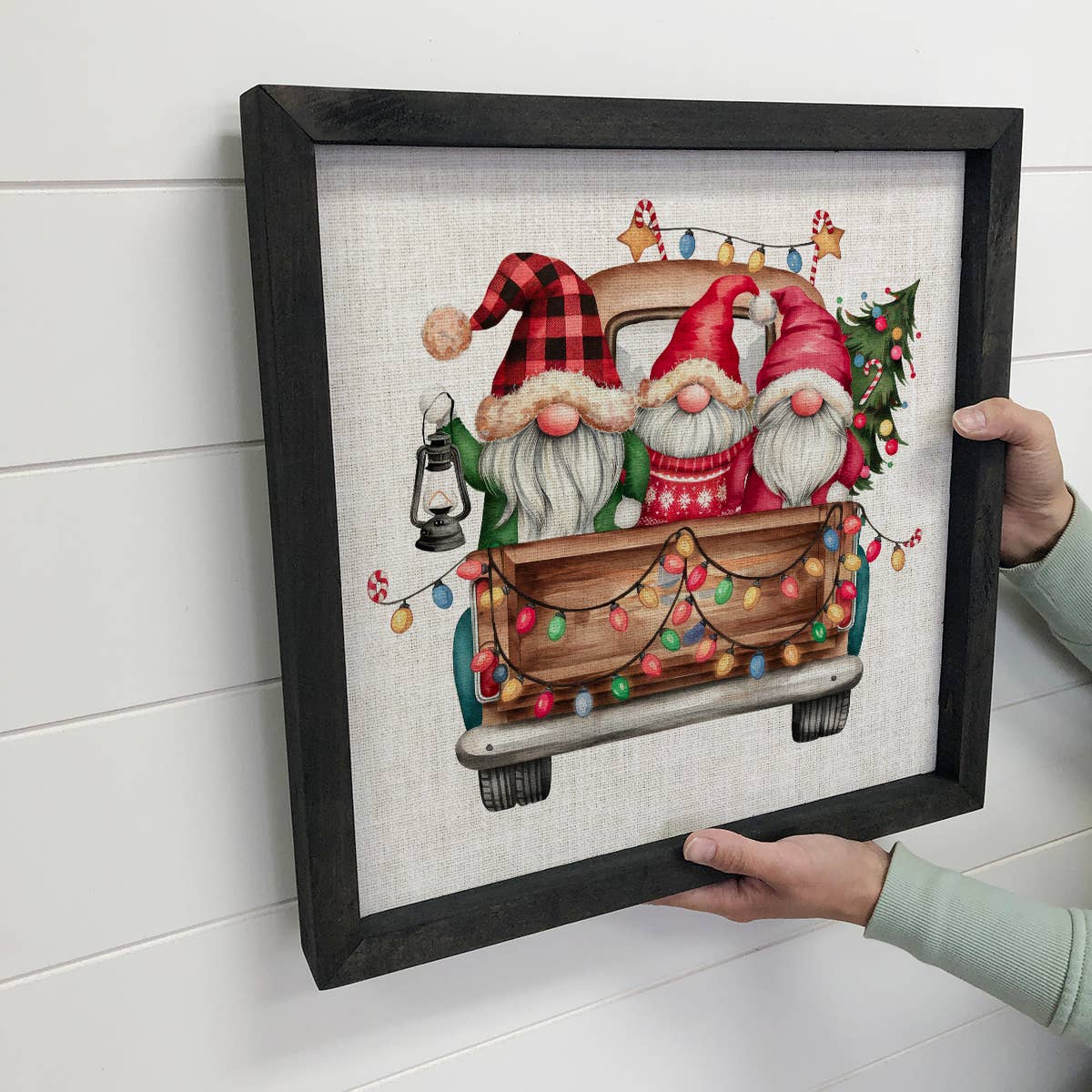 Hangout Home - Vente Enseigne murale - Gnomes dans un camion de Noël - Toile de Noël - Encadrée2