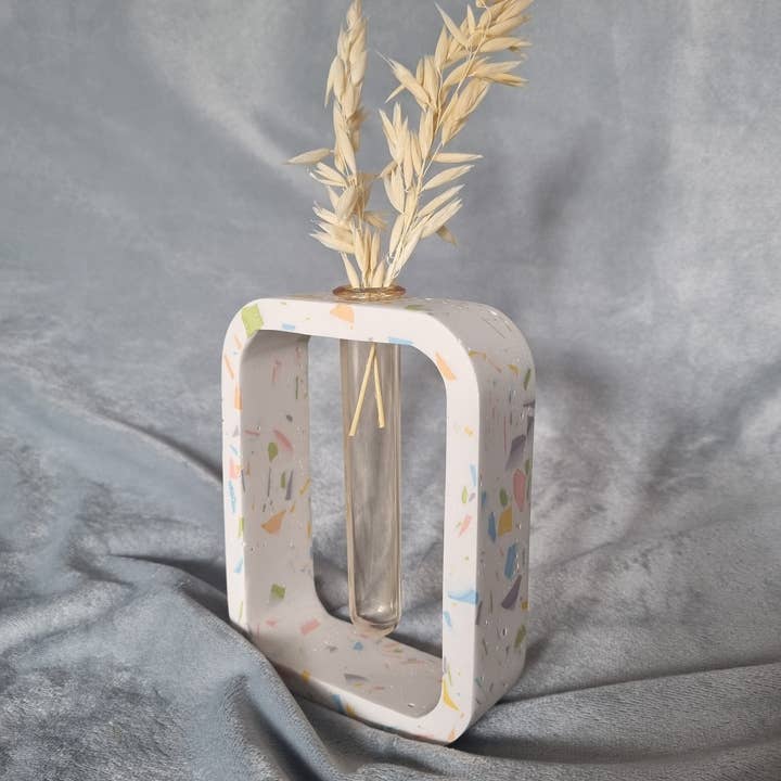 Kleurrijke Terrazzo Jesmonite reageerbuisvaas voor wholesale door Lunar Living