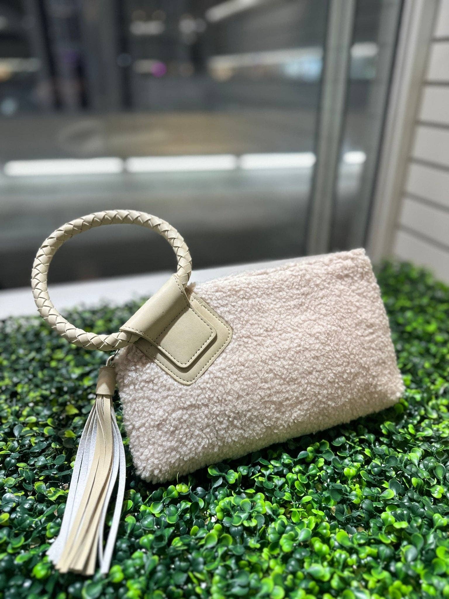 MiMi Wholesale - Wholesale Wristlet - BP204SH Sherpa Cuff Handle Tassel Wristlet/Clutch6
