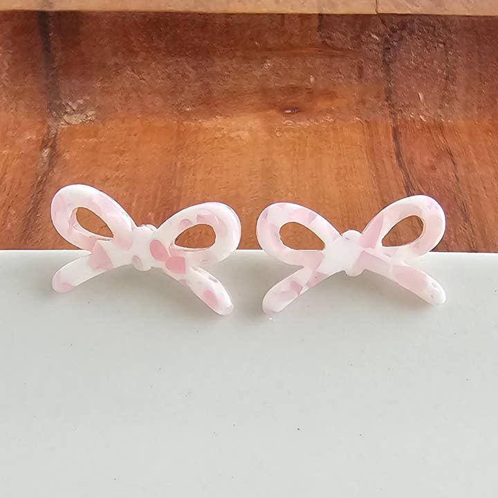 Bowie Ohrstecker - Puderrosa Punkt // Frühlingsohrringe, Schmuck für den Großhandel von Spiffy & Splendid