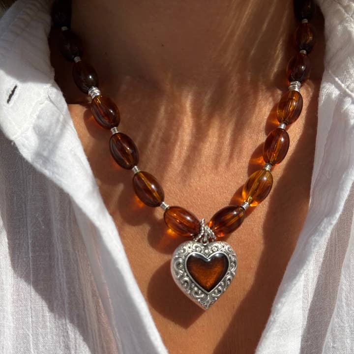 Collar de cuentas hecho a mano con colgante de corazón de esmalte y otras tendencias de Resultados para abalorios zamak al por mayor. Devoluciones gratuitas y condiciones de pago a 60 días en Faire en Faire.