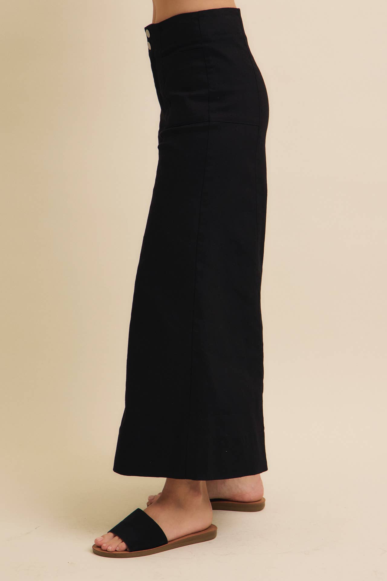 in february - Vente Jean – femme - PANTALON COURT À JAMBES LARGES ET TAILLE HAUTE EXTENSIBLE1