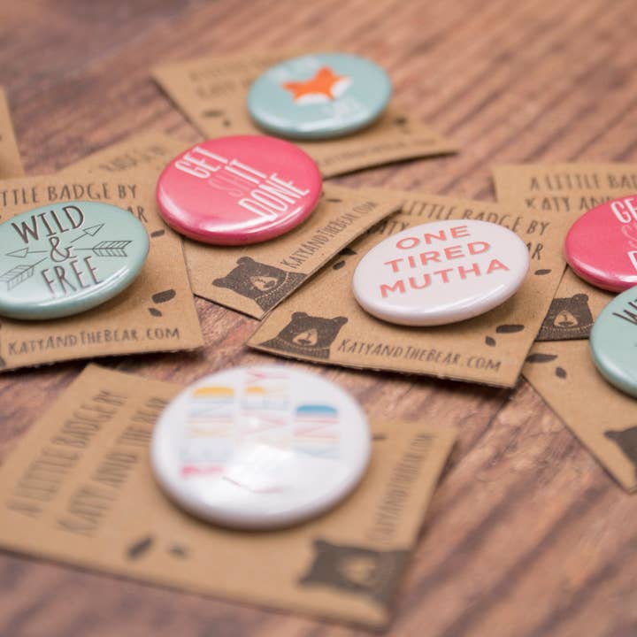 Katy and the Bear – wholesale Nål och knapp för kavajslag – Be Kind To Every Kind Pin-märke2